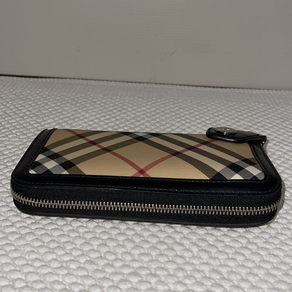 Burberry Beige and Black Checkered Wallet - Picture 4 of 13